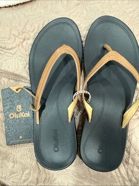 OluKai Women's Black and Tan Strappy Flip Flop Sandals